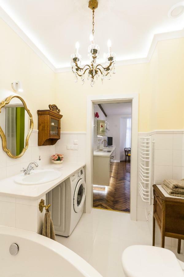 Luxury Apartment Pod Zyrandolem Cracovia Esterno foto