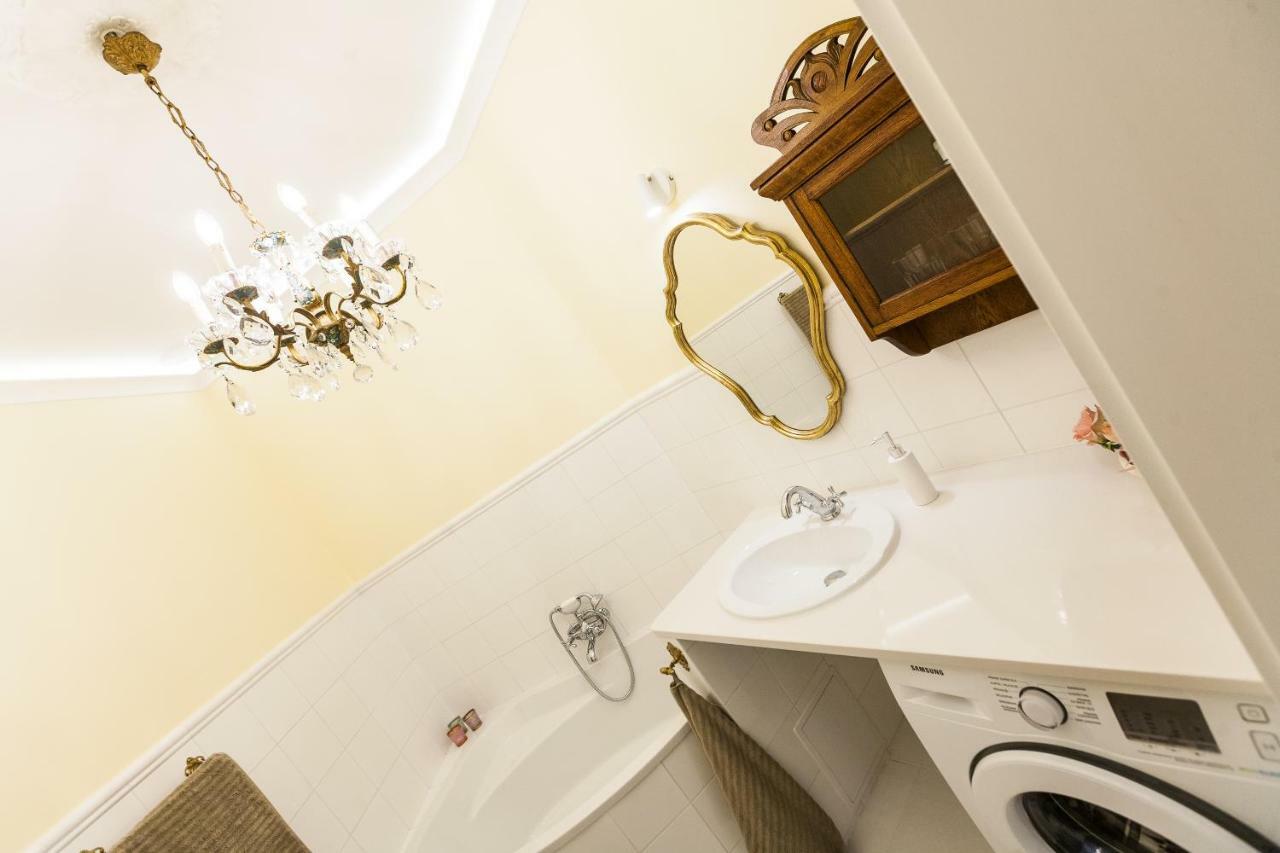Luxury Apartment Pod Zyrandolem Cracovia Esterno foto